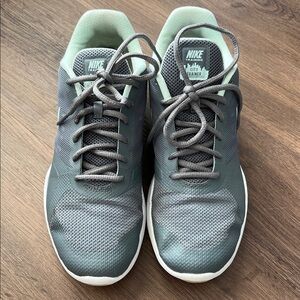 NIKE City Trainer Mint and Gray Running Athletic Shoes Sneakers Womens Size 10